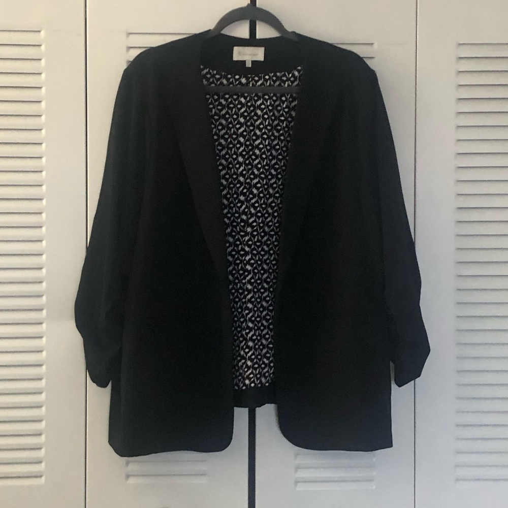 Black Collarless Blazer 🖤